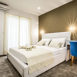  Apartman Holiday &